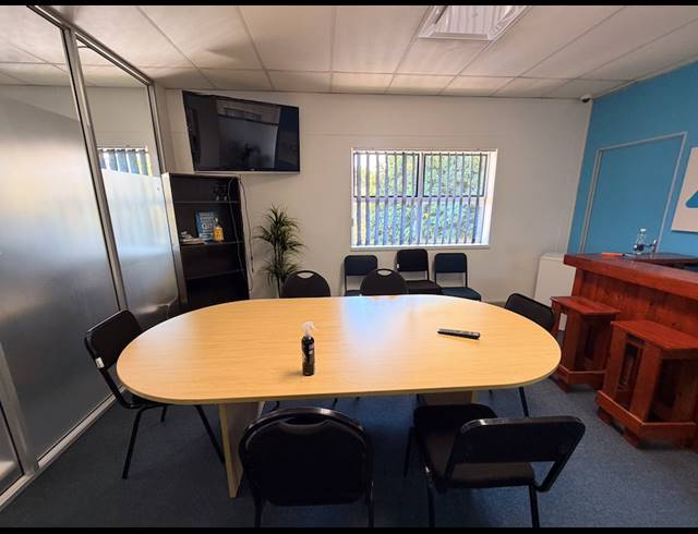 180M² OFFICE RENTED IN EDGEMOUNT ESTATE